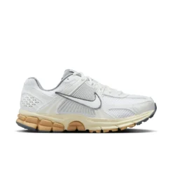 Nike Women's Zoom Vomero 5 'Summit White Pure Platinum' -Stussy Store AURORA FJ2028 101 PHSRH000 2000