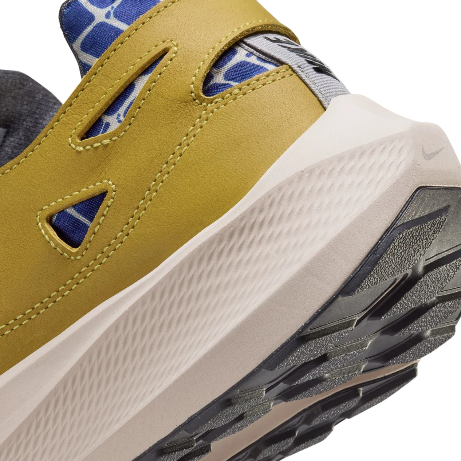 Nike Patta X Air Huarache 20Y24 'Saffron Quartz' 5 Nike Patta X Air Huarache 20Y24 'Saffron Quartz' - Image 3