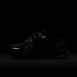 Nike Women's V2K Run 'Metallic Dark Grey' -Stussy Store AURORA HQ4053 001 PHSLH200 2000